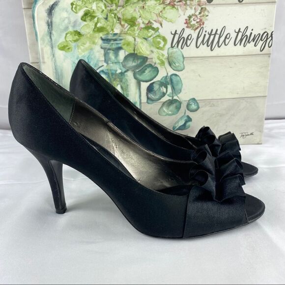 Nina Satin Ruffle Peep Toe Heels Black 8.5 - Picture 2 of 11